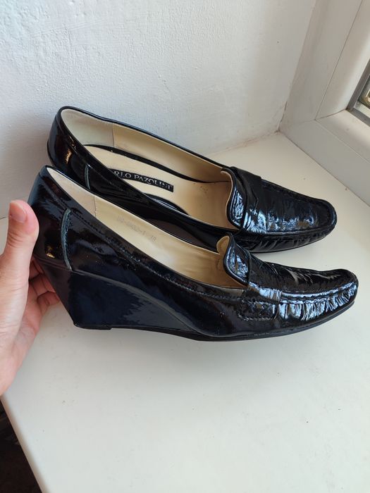 Туфлі шкіряні на танкетці