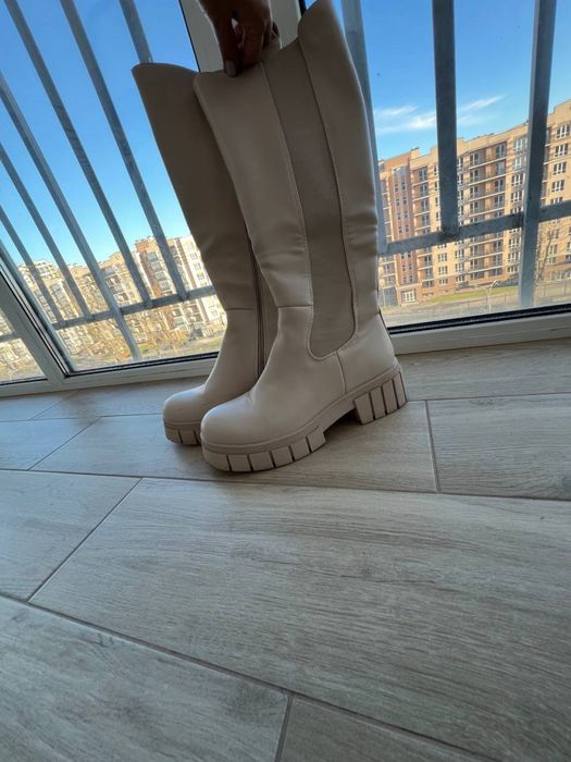 Продаю білі сапожки 39р