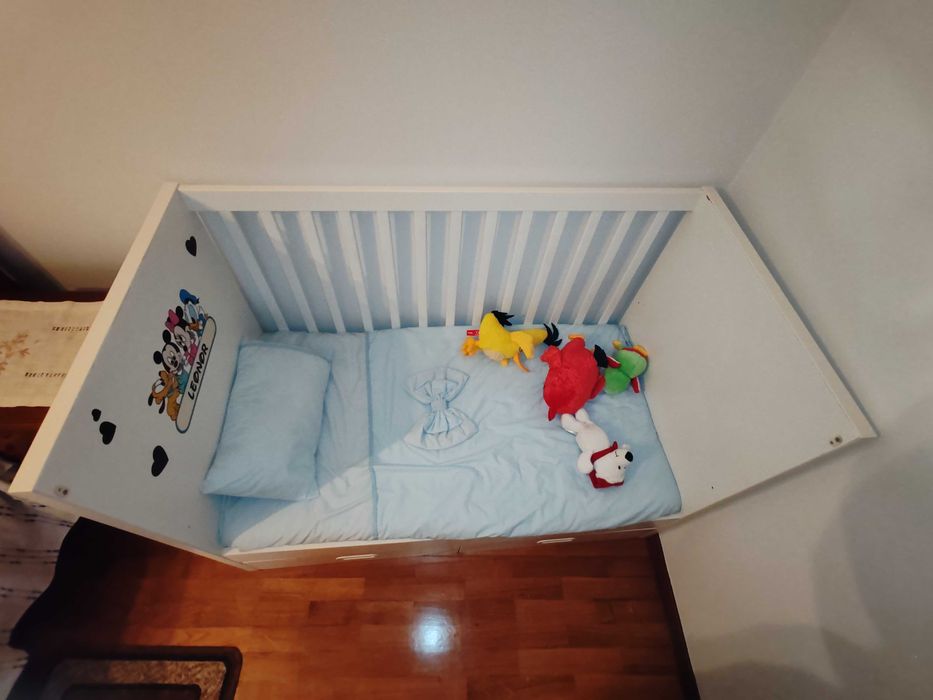 Cama de criança em bom estado