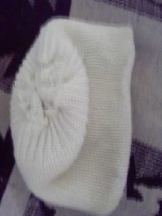 Зимова двойна захисна біла жіноча шапка з шарфиком в'язана