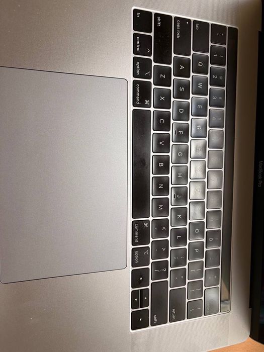 MacBook Pro 15” 2018 – Intel Core i7 | 16 GB RAM | 256 GB SSD | Excelente estado