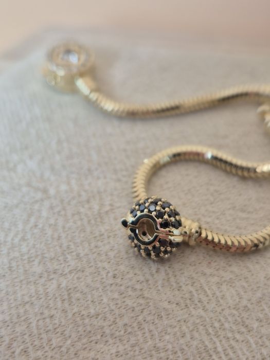 Złoty charms Stoper malutki z czarnymi cyrkoniami okrągły 585