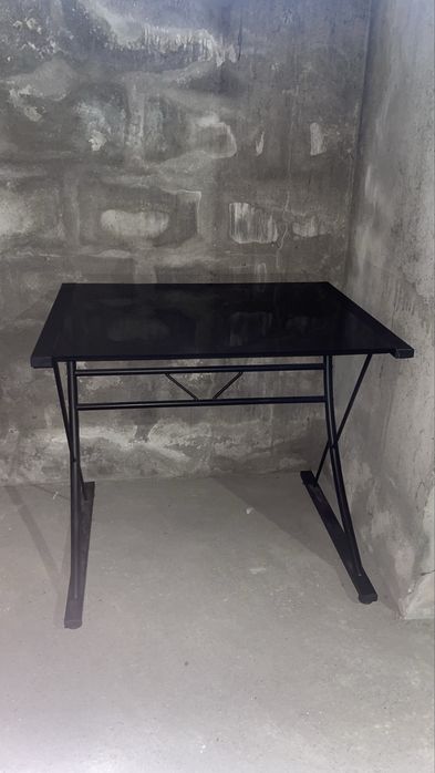 Mesa de escritorio preta