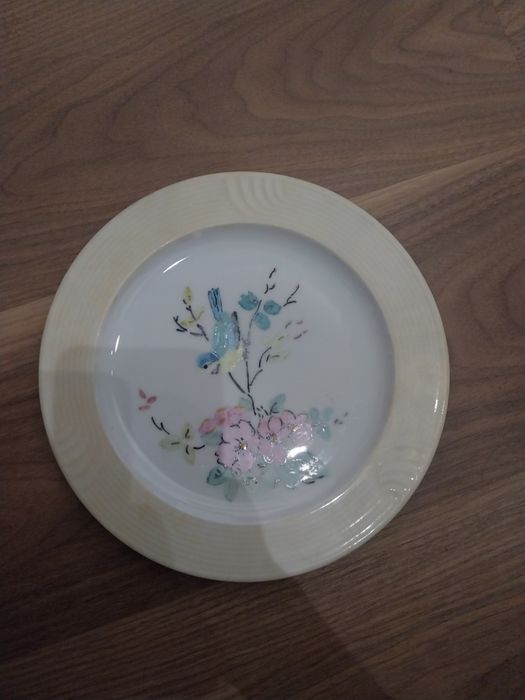 Plate with a bird design