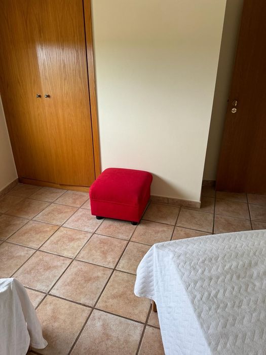 mobiliário de quarto com 2 camas de solteiro