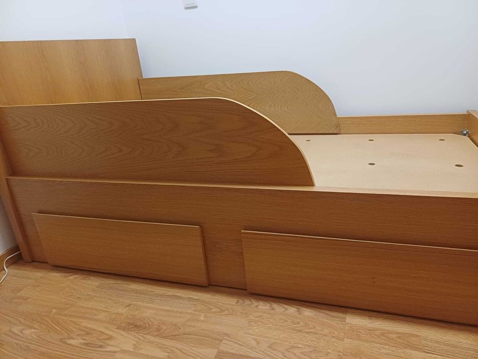 Cama Madeira de Carvalho 1,95m X 1,10m Como Nova