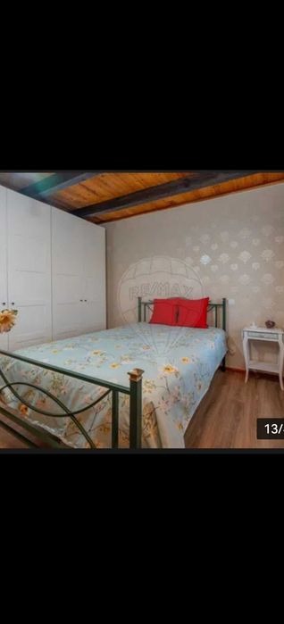 Cama com estrado e colchão