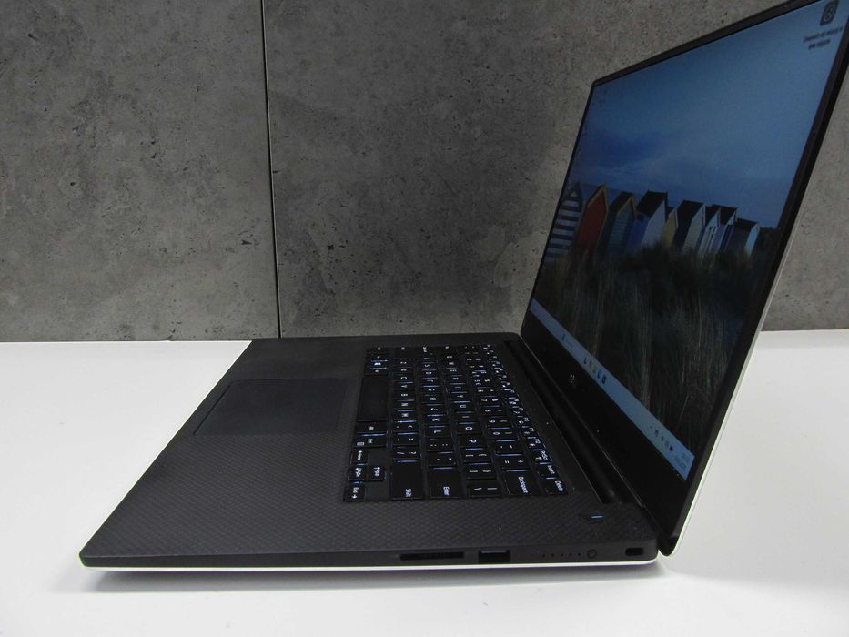 Dell Precision 5520 i7 7th 16GB dysk 256SSD Nvidia Quadro Windows 11