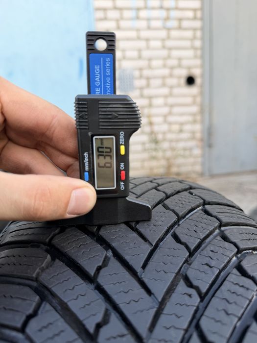 Зимова гума Continental Winter Сontact 215/55 R16