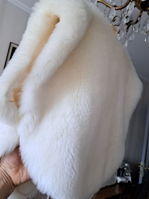 Жилет, накидка. Подойдёт для свадебной церемонии.