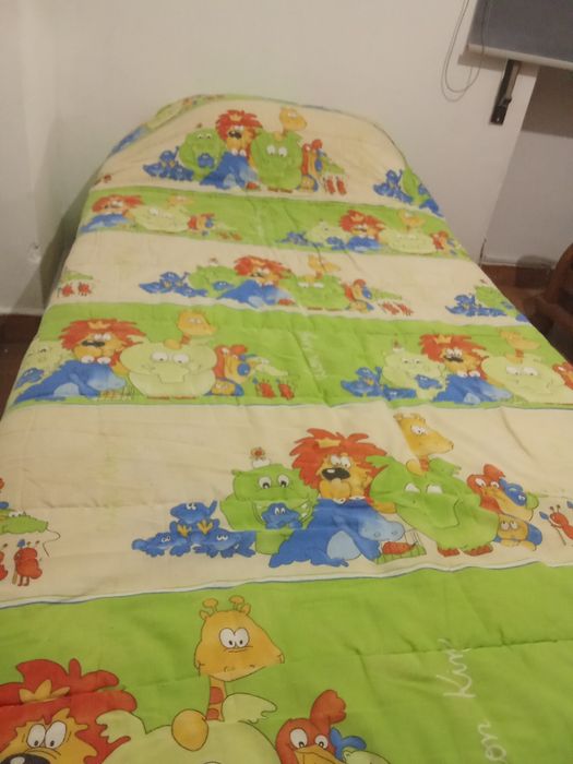 Quarto aluga-se disponível