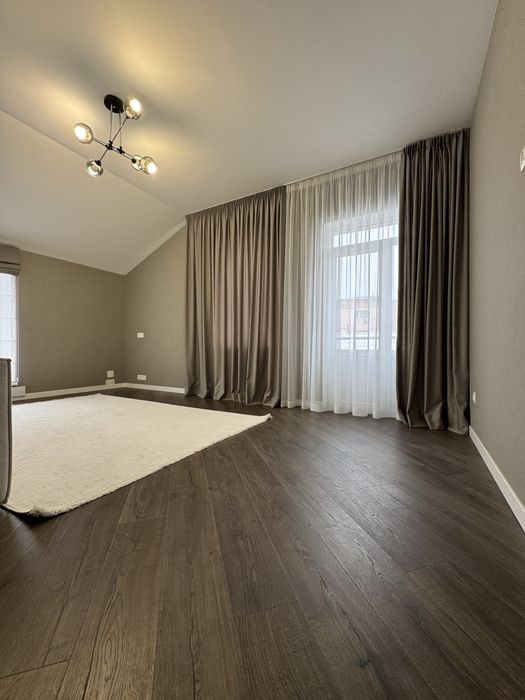 Продаж видової квартири в центральній частині міста