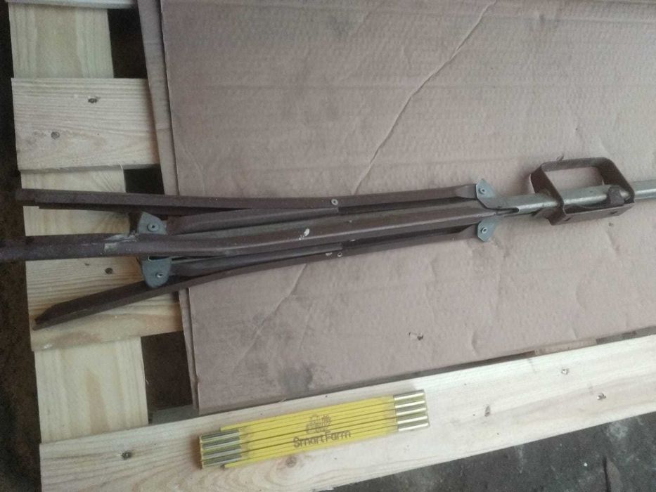 Stojak na ekran lampę cokolwiek  składany mobilny