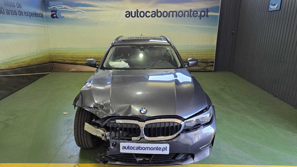 BMW 330 e Plug-IN - Salvado