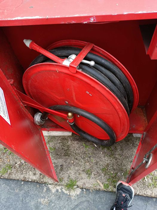 Szafka przeciwpożarowa kompletna z wężem używana