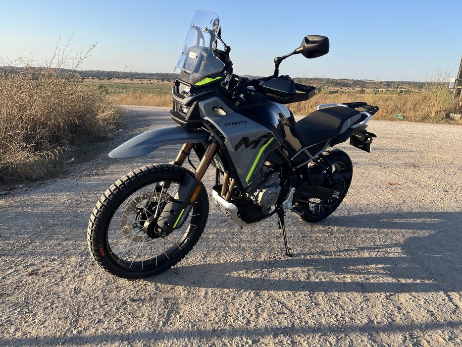 Cfmoto 450 MT com extras