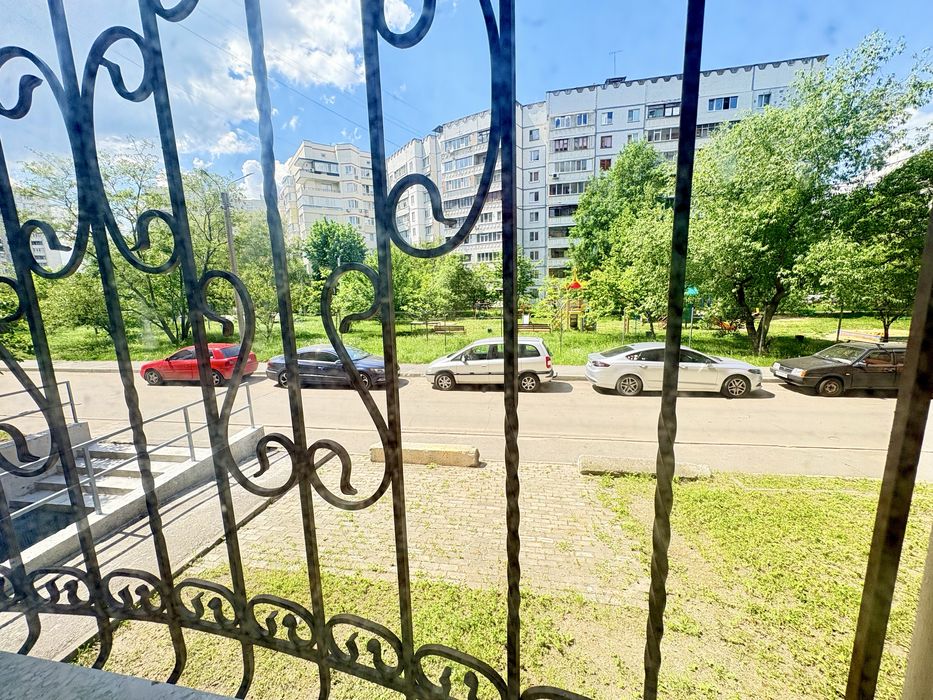 Продається 3х кімнатна квартра 105м2, вул. Дружби Народів 228а