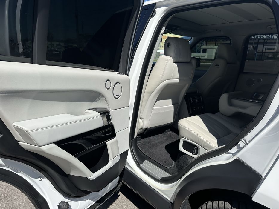 Продам ИДЕАЛЬНЫЙ RANGE ROVER 4.4 TDi официал