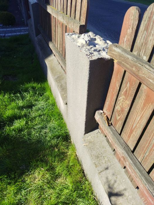 Za darmo gruz z płotu. Całe betonowe pustaki i daszki.