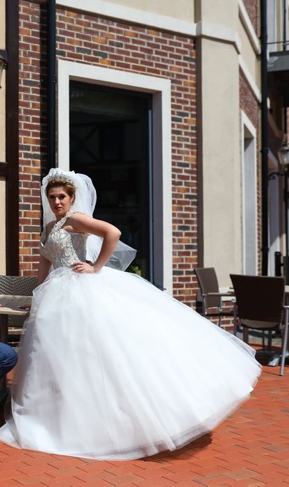 Весільна сукня шикарна,пишна,вишита бісером