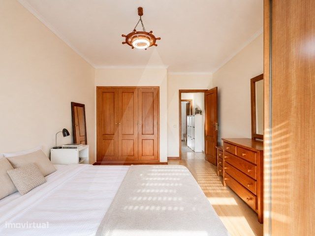 Apartamento T1 com garagem fechada na Praia da Barra