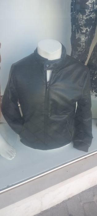 Casaco de pele  Sprinfield.   em um fecho novo. Para homem não tem ras