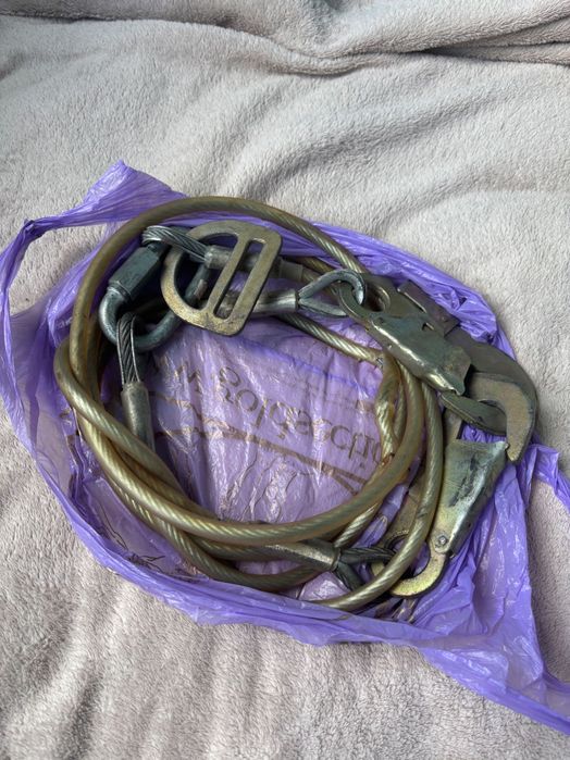 Трос металевий для буксирування авто з карабінами з зачіпками міцний