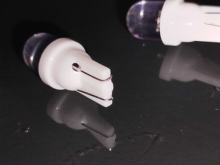 Світлодіодна лампочка в покажчик  поворот автомобіля