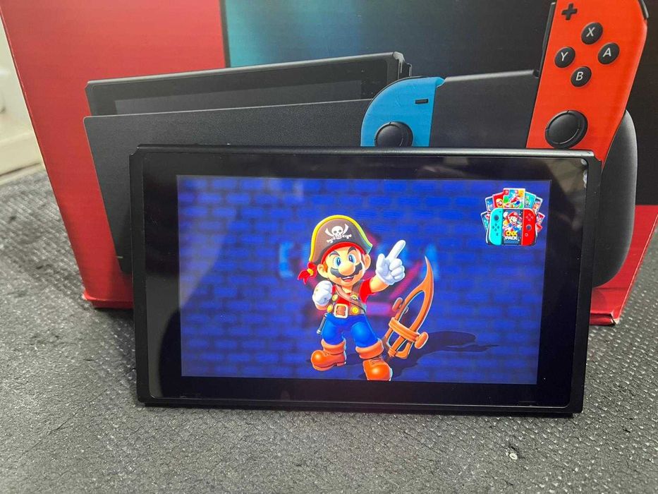 Nintendo Switch, 32GB HAC-001 + Neon A/V (Chipada)