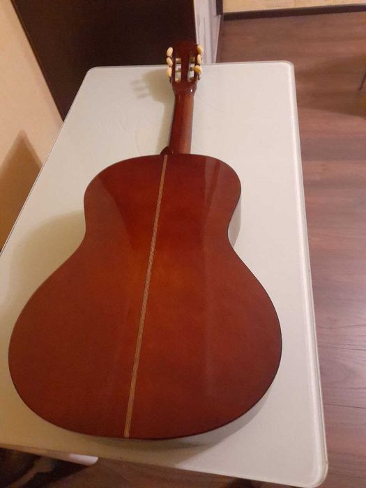 Продам класичну гітару Hohner HC-06 у відмінному стані