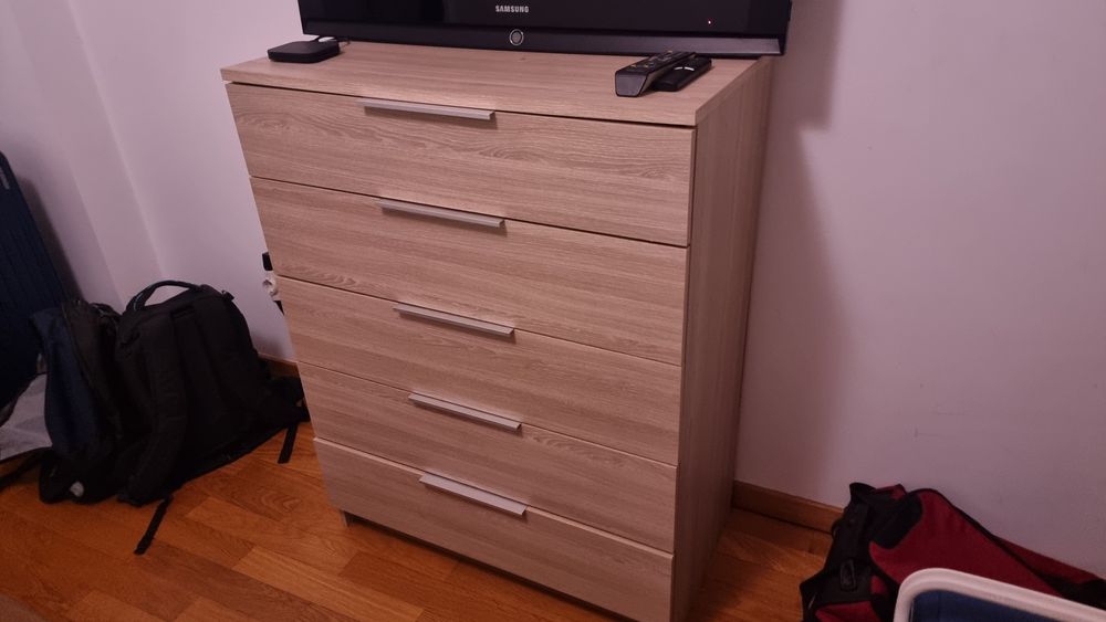 CÓMODA em madeira clara