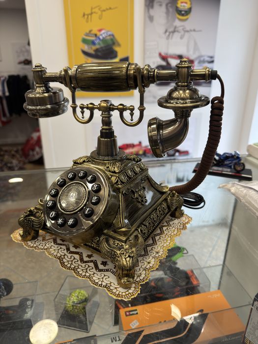 Telefone novo estilo antigo. Lindissimo