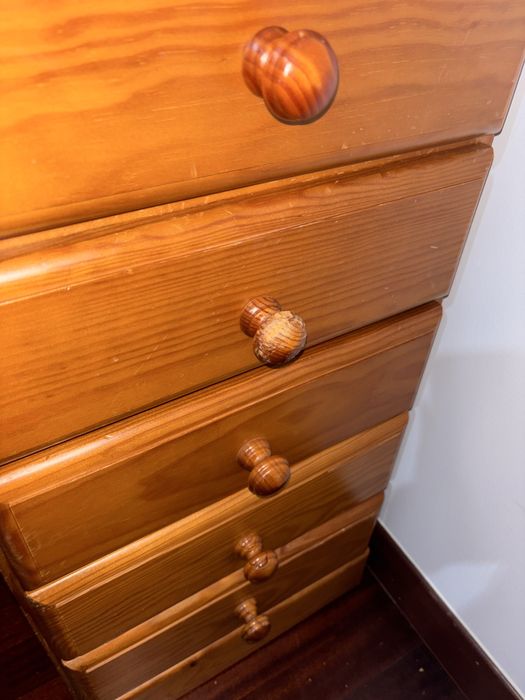 Secretaria com cadeira