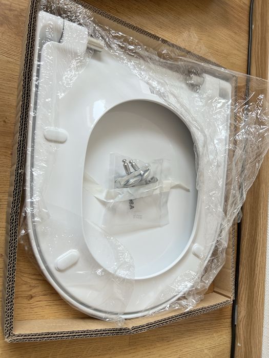 Deska WC wolnoopadająca Roca Compacto SUPRALIT®
