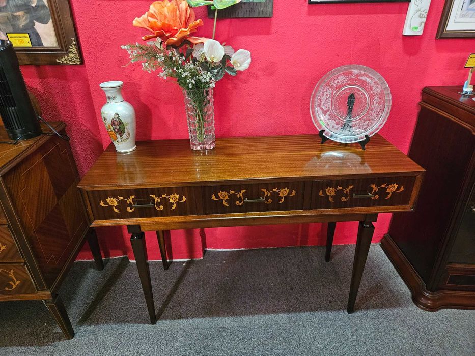 Pequeno móvel antigo em madeira - óptimo estado geral