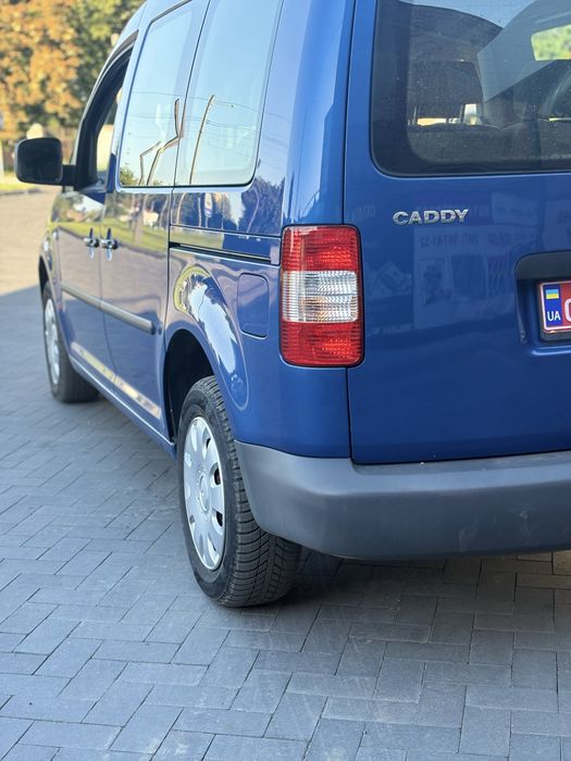 Volkswagen Caddy 1.6mpi бензин