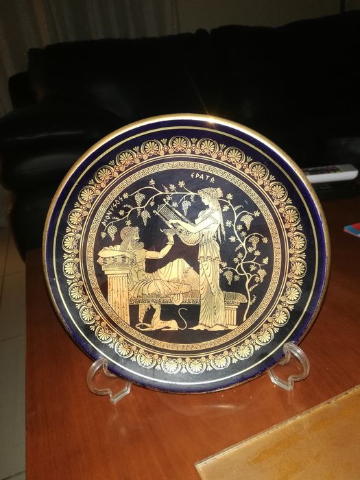 Prato pintado a ouro da Grécia.