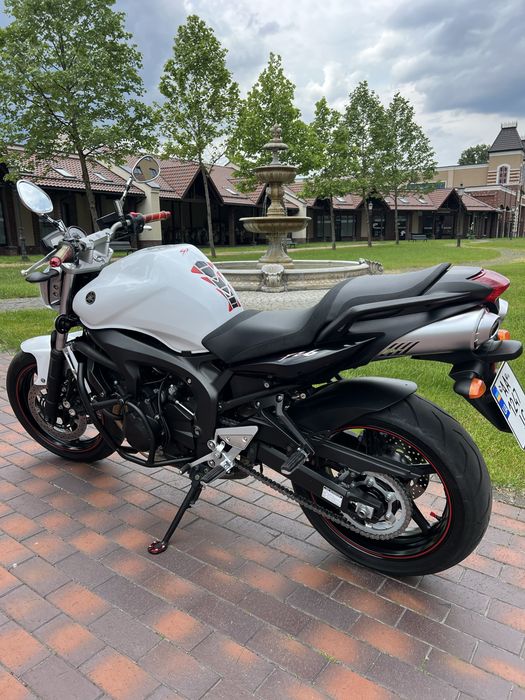 Продам мотоцикл в гарному стані Yamaha fz6 Fazer  повністю все обслужине