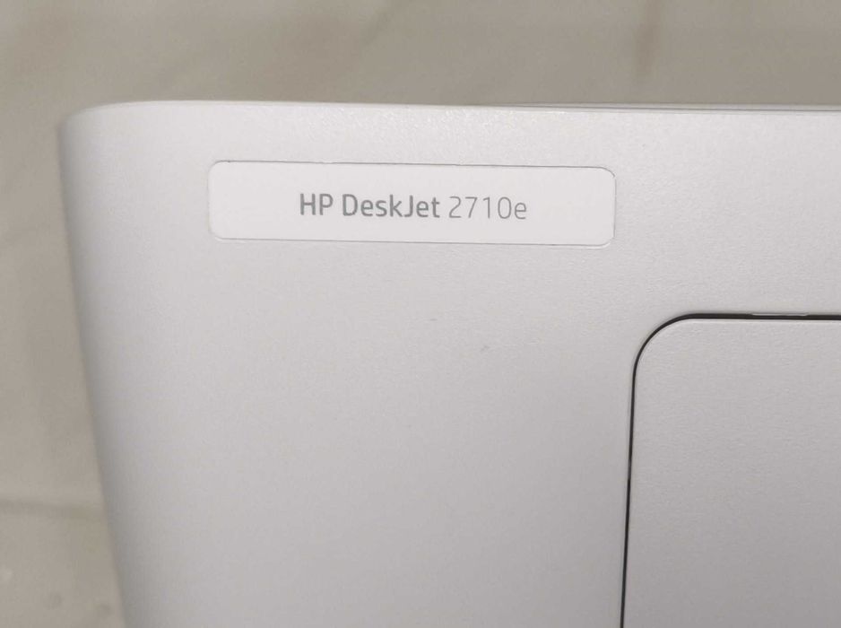 Impressora HP Multifunções Sem Fios - HP DESKJET 2710e + Oferta de Tinteiro Tricolor Novo