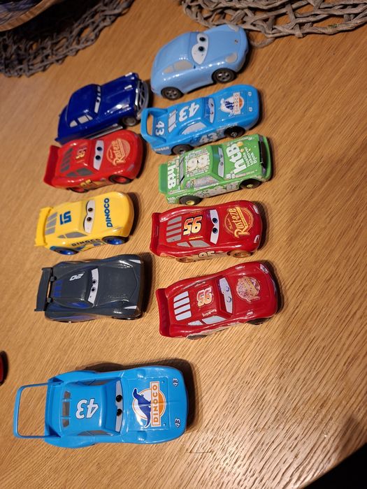 Plasikowe autka z bajki zygzak mcqueen z napędem. 10zl sztuka