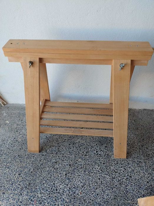 Secretária com tampo em vidro