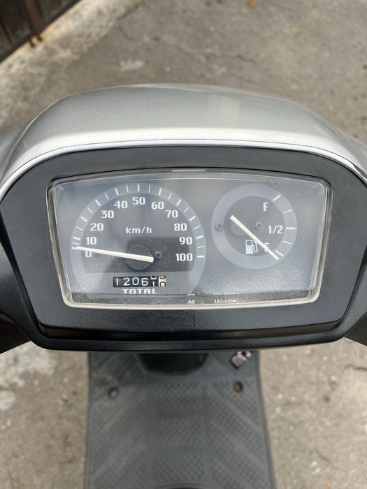 Продам скутер Suzuki Adress v100