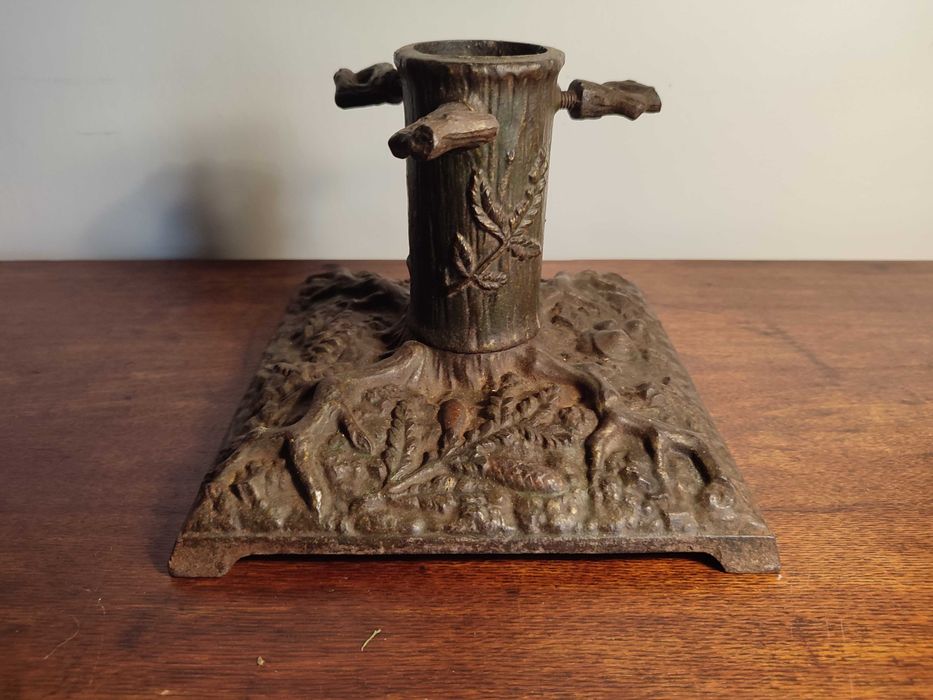 Żeliwny stojak pod choinkę z około 1900r.