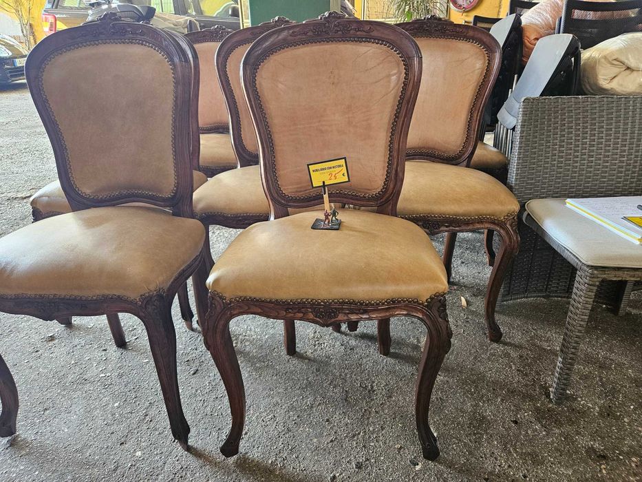 Cadeiras antigas - Estrutura em óptimo estado mas estofo danificado na zona das cos