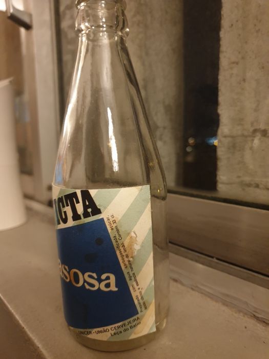 Garrafa antiga dos refrigerantes Invicta