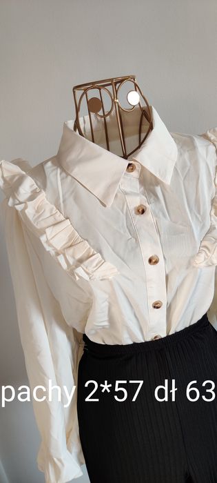 Bardzo elegancka morelowa koszula z falbanką