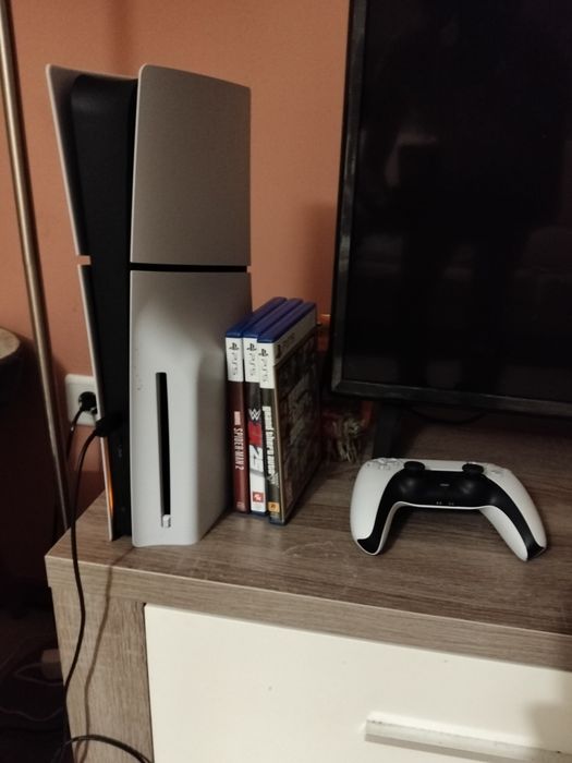 Ps5, com 1 comando e 3 jogos