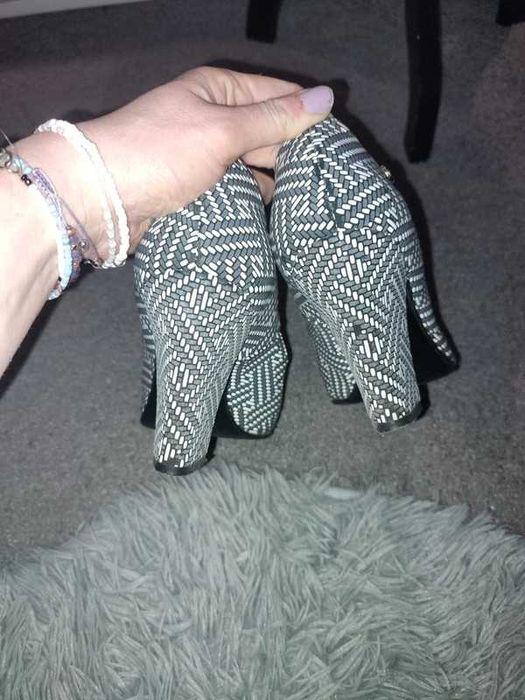 buty na obcasie rozm. 39