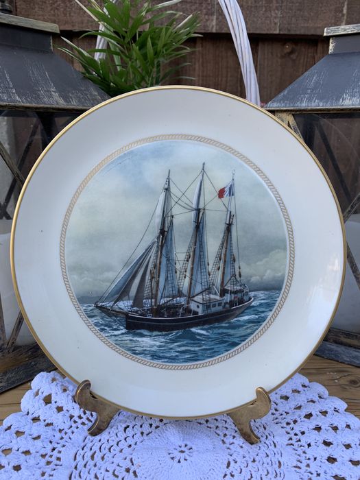 Тарелка фарфоровая декоративная