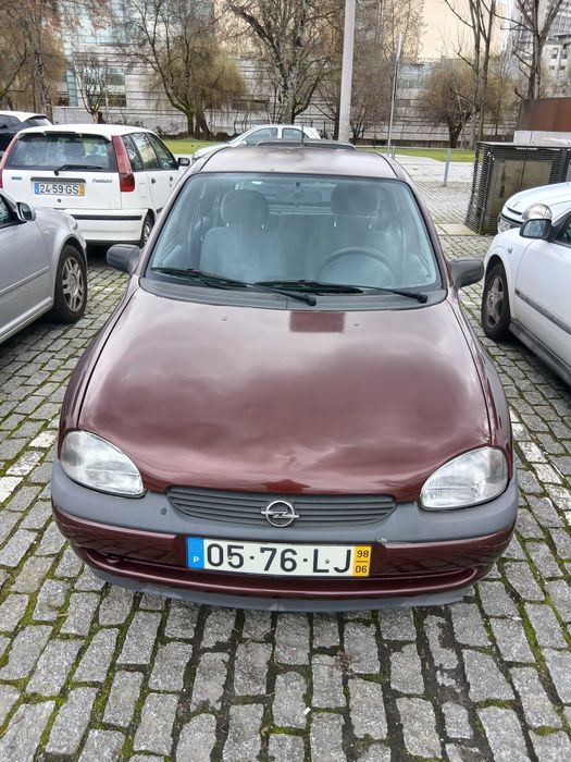 Carro em bom estado.